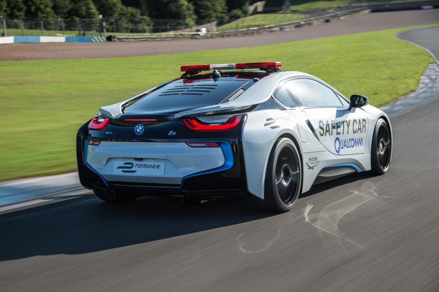  BMW i8 Formula E Safety Car (I12) 2015 года  (фото 16 из 21)